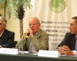 Pedro Pablo Kuczynski presentó propuestas y firmó compromiso para la prevención y solución pacífica de los conflictos sociales