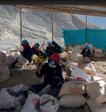 PALLAQUERAS. Entre piedras y oro. Diagnóstico participativo en las regiones de Arequipa, Ayacucho y Puno